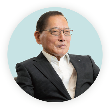 代表取締役 兼 CEO 秋山 二三雄